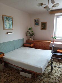 We offer for sale a large family house with a shop - shops in the ground floor, located in the…