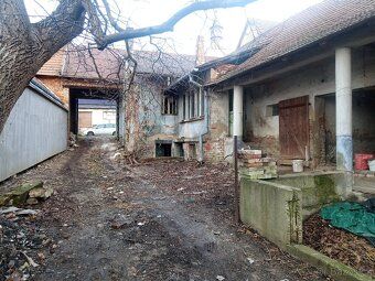 Rent out house with large spaces in farm sections up until
