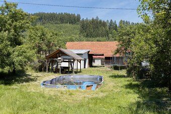 We offer for sale a family house with construction land (possibility of more), field - approx.