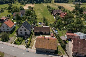 We offer for sale a family house with construction land (possibility of more), field - approx.