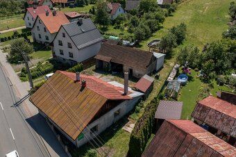 We offer for sale a family house with construction land (possibility of more), field - approx.