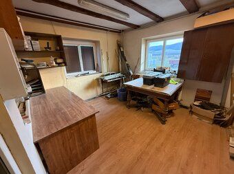 I offer for rent a spacious and fully equipped carpentry workshop