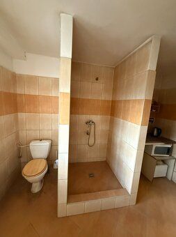 I offer for rent a spacious and fully equipped carpentry workshop