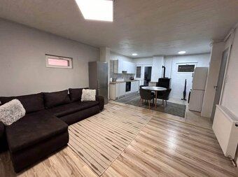 We offer for sale a family house in the village of Tovariševo, located in a peaceful rural…
