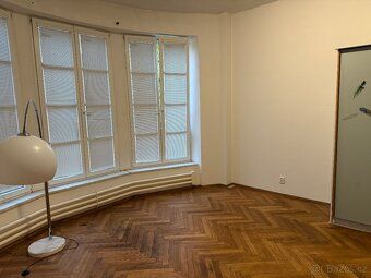 RENT SINGLE ROOM WOODEN OAK FLOOR BEAUTIFUL LARGE BATHROOM KITCHEN WITH GARDEN AVAILABLE IMMEDIATELY