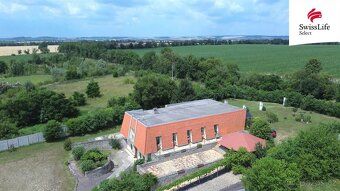 Luxury villa with endless possibilities for living, business, and relaxation