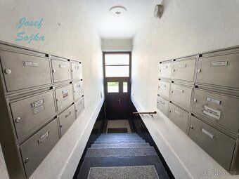 Looking for a sunny and quiet apartment that you can renovate according to your own ideas?