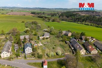 We offer for sale three plots in the picturesque village of Štoutov