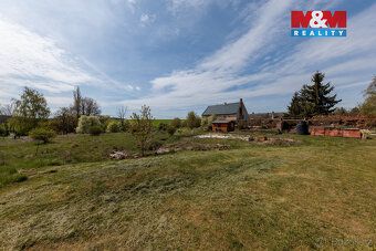 We offer for sale three plots in the picturesque village of Štoutov