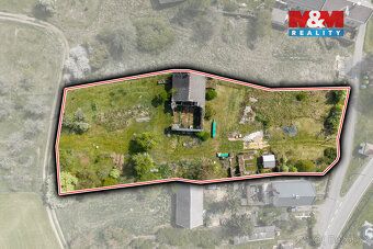 We offer for sale three plots in the picturesque village of Štoutov