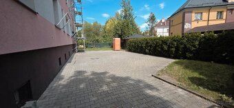 We offer for sale an apartment in a quiet location with its own parking space