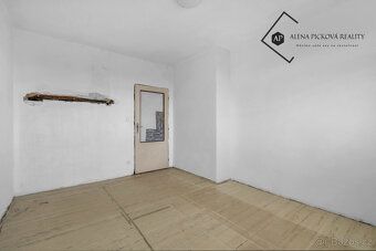 We offer for sale a spacious 3 + kk apartment of 77 m², located in a quiet part of Káranice…
