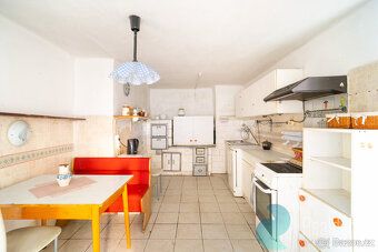 We offer for sale a traditional South Bohemian farmhouse in the village of Krašlovice
