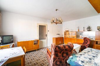 We offer for sale a traditional South Bohemian farmhouse in the village of Krašlovice