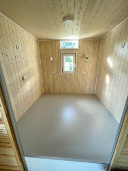 External dimensions L 7.3 m, W 2.4 m, floor area 15 sqm.