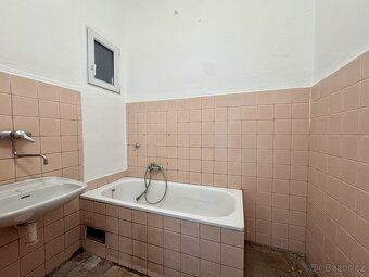 I am offering for sale a spacious 3BR apartment in private ownership of 