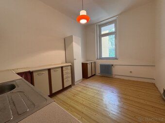 I am offering for sale a spacious 3BR apartment in private ownership of 