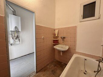 I am offering for sale a spacious 3BR apartment in private ownership of 