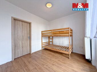Nabízíme k prodeji prostorný a světlý byt o dispozici 3+1 s 