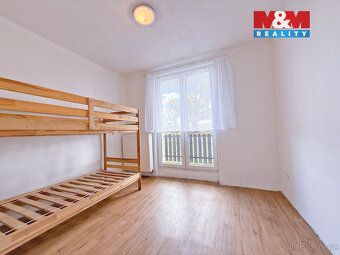 Nabízíme k prodeji prostorný a světlý byt o dispozici 3+1 s 