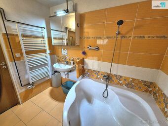 In exclusive representation of the owner I offer for sale a family house with an area of 4 +…