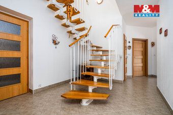 We offer for sale a spacious above-standard family house
