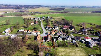 We offer for sale a spacious family house with garden, covered terrace, garage and parking…