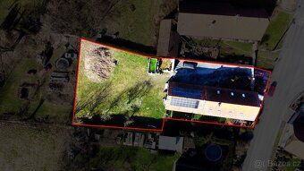 We offer for sale a spacious family house with garden, covered terrace, garage and parking…