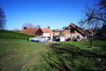 We offer for sale a spacious family house with garden, covered terrace, garage and parking…