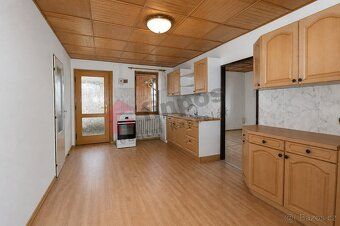 We offer for rent a spacious apartment of layout 2+1 and area c