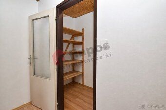 We offer for rent a spacious apartment of layout 2+1 and area c