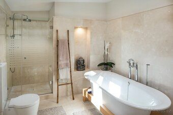 This property is located in beautiful, quiet and safe area just minutes away from Marbella…