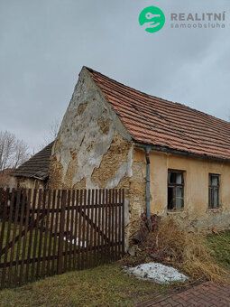The property is located in the village of Bernartice on the corner of Táborská and Lukešova streets.