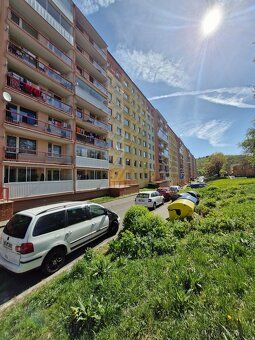 I am offering for sale a sunny apartment renovated down to the last detail in personal property.