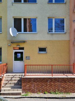 I am offering for sale a sunny apartment renovated down to the last detail in personal property.