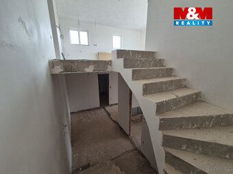 K prodeji rodinný dům ve výstavbě o dispozici 6+kk, který se