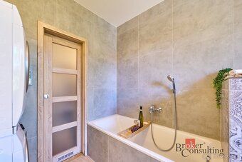 For sale, apartments / 3 + kk, 84 m2, Ke Kamenci 349, Bile Predmestii, 53