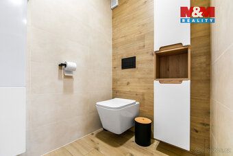 Prodej rodinného domu 4+kk (užitná plocha 180 m²) na polosam