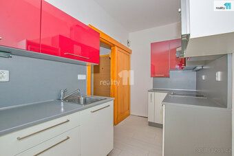Cena včetně realitního a právního servisu., Nabízíme vám ke 
