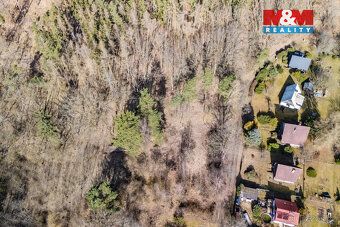 We offer for sale a sunny and spacious plot of land measuring 1,697 sqm in the quiet village of Kunejovice.