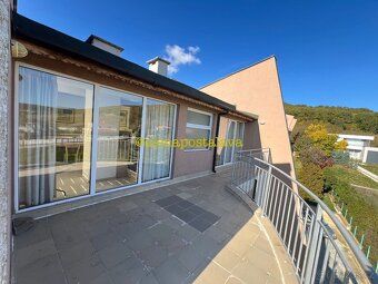 bd9041 Price - 82,000 Euros Great 3BR apartment (145 sqm) with sea and mountain views…