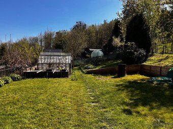 I am offering for sale a garden cottage in personal ownership of three floors with an…