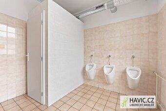 I offer office space for rent in close proximity to bus station