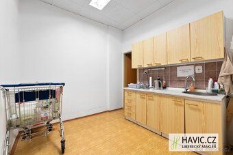 I offer office space for rent in close proximity to bus station