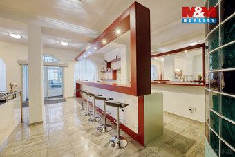 Offer lease transfer of fully equipped nail studio for rent in established salon at Pod Všemi…
