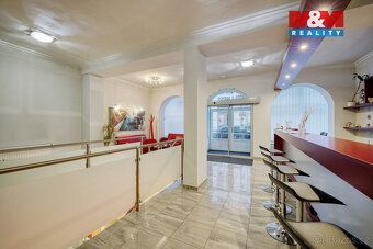 Offer lease transfer of fully equipped nail studio for rent in established salon at Pod Všemi…