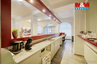 Offer lease transfer of fully equipped nail studio for rent in established salon at Pod Všemi…