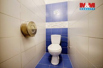 Offer lease transfer of fully equipped nail studio for rent in established salon at Pod Všemi…