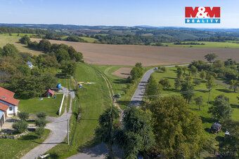 We offer for sale an attractive building plot of 116 sqm in a quiet part of the village of Krasoňovice.