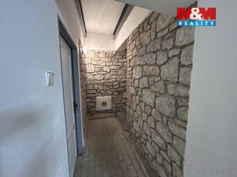 We offer for rent commercial space of usable area 31 m², ideal for business, services or…
